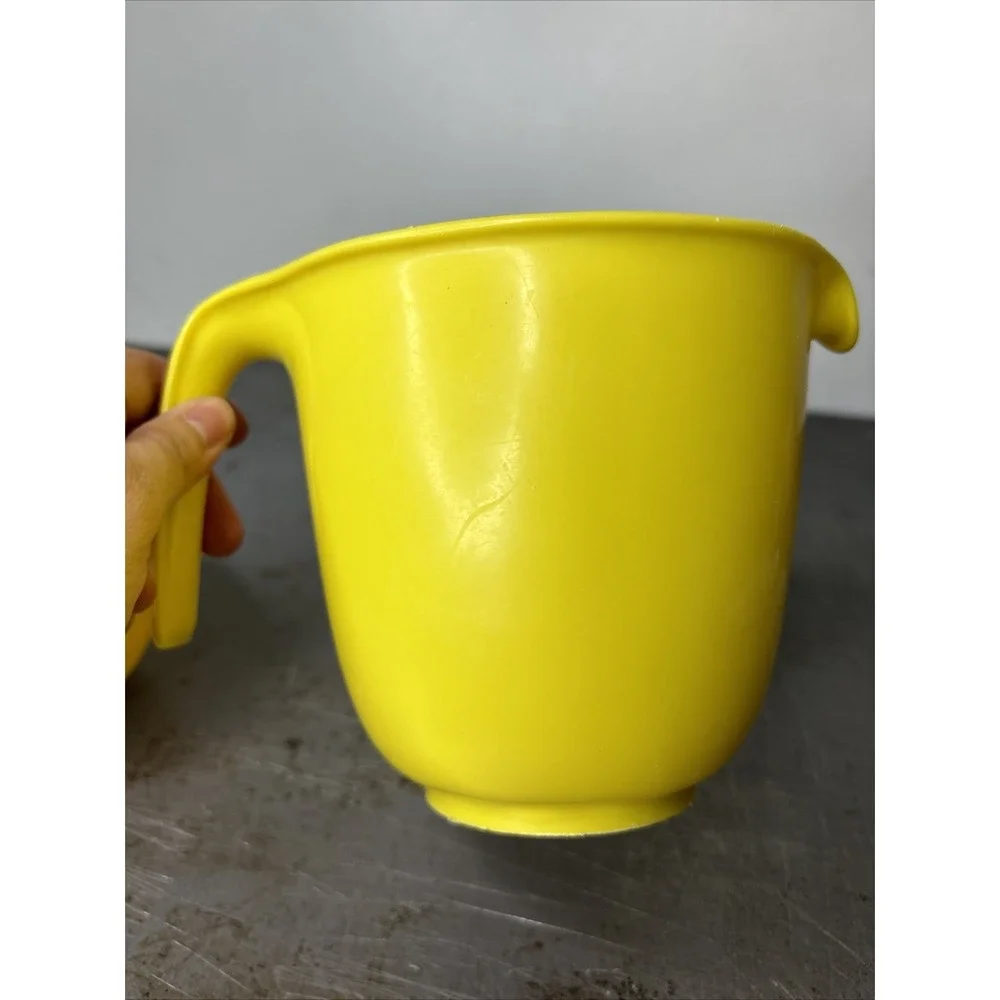Pair Of Vintage Rubbermaid Yellow Grip Mix Batter Bowls #2663 #3004 Baking